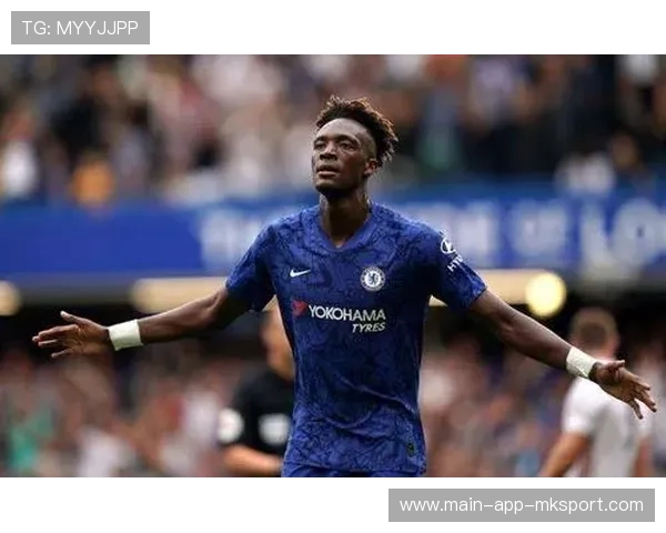 塔米·亚伯拉罕边路突破建功：一脚穿透防线的艺术与情感